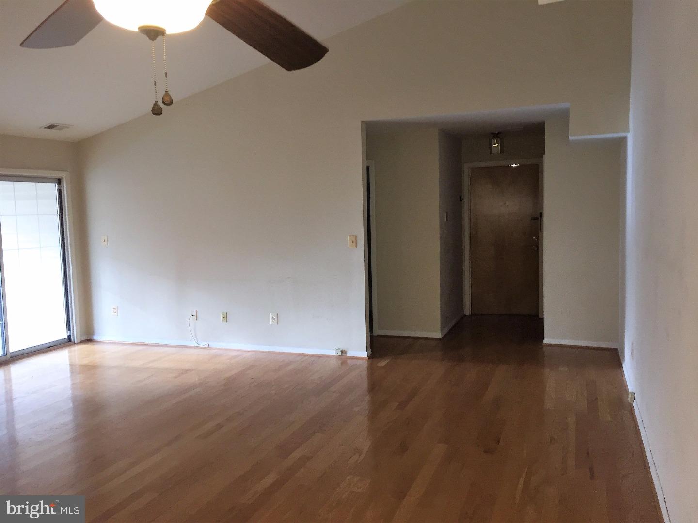 120 Acadia Court, Unit 10 Princeton, NJ 08540 - Photo 2 of 14 Living Room