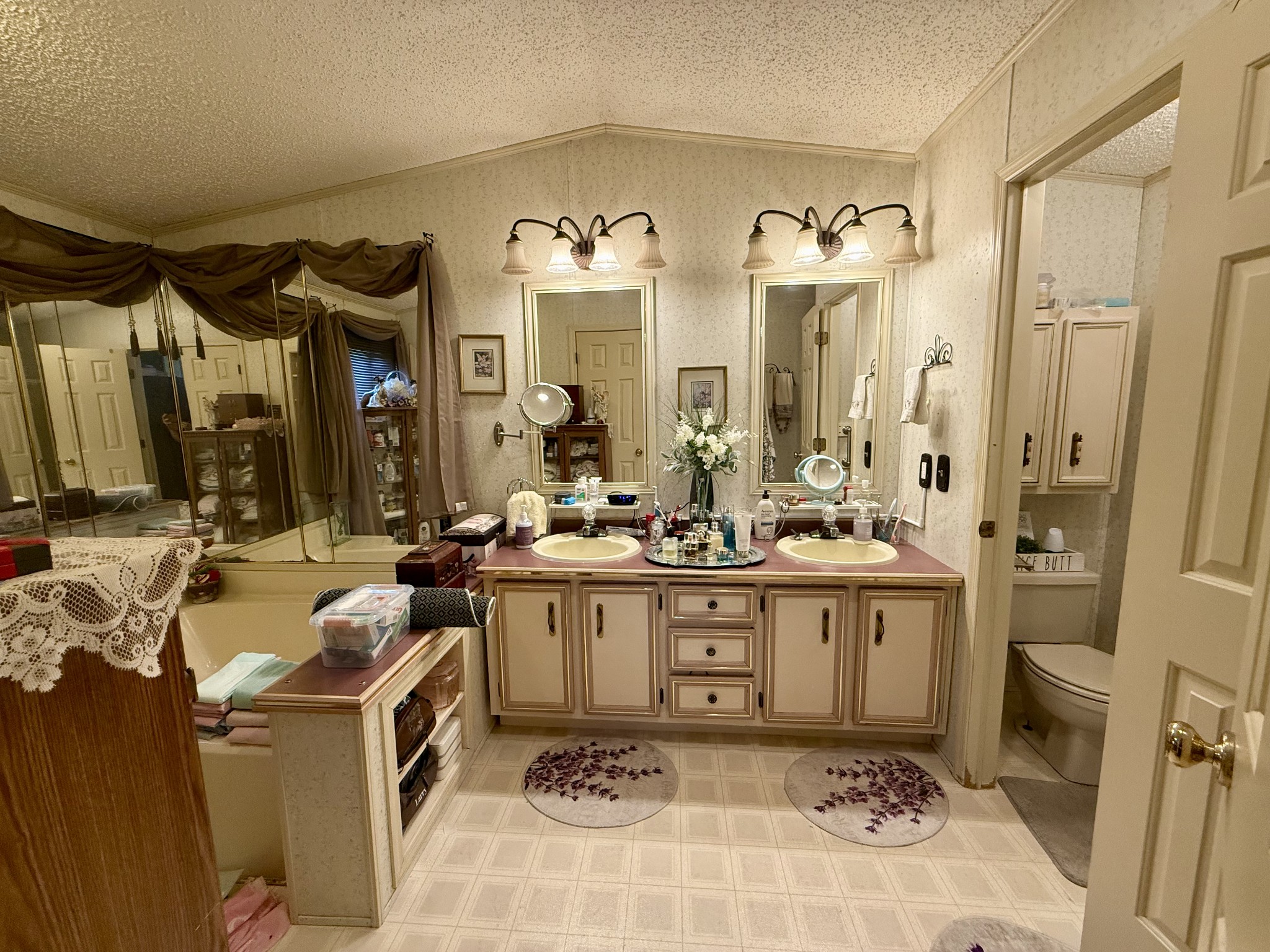 3794 Sulphur Creek Road Centerville, TN 37033 - Photo 12 of 21 a spacious bathroom with a sink mirror and a bathtub