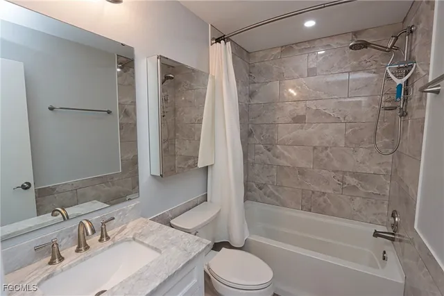 $1,250 | 8109 Country Road, Unit 201, Fort Myers, FL 33919