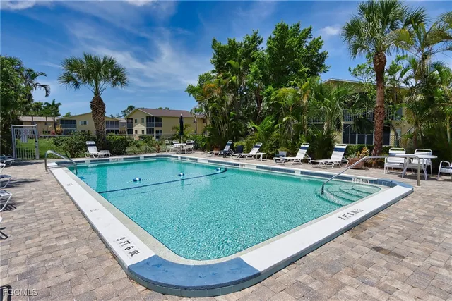 $1,250 | 8109 Country Road, Unit 201, Fort Myers, FL 33919