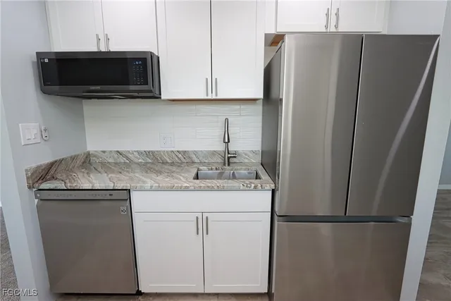 $1,250 | 8109 Country Road, Unit 201, Fort Myers, FL 33919