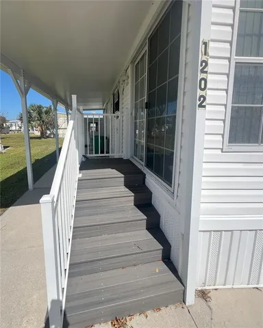 a view of entryway with a front door