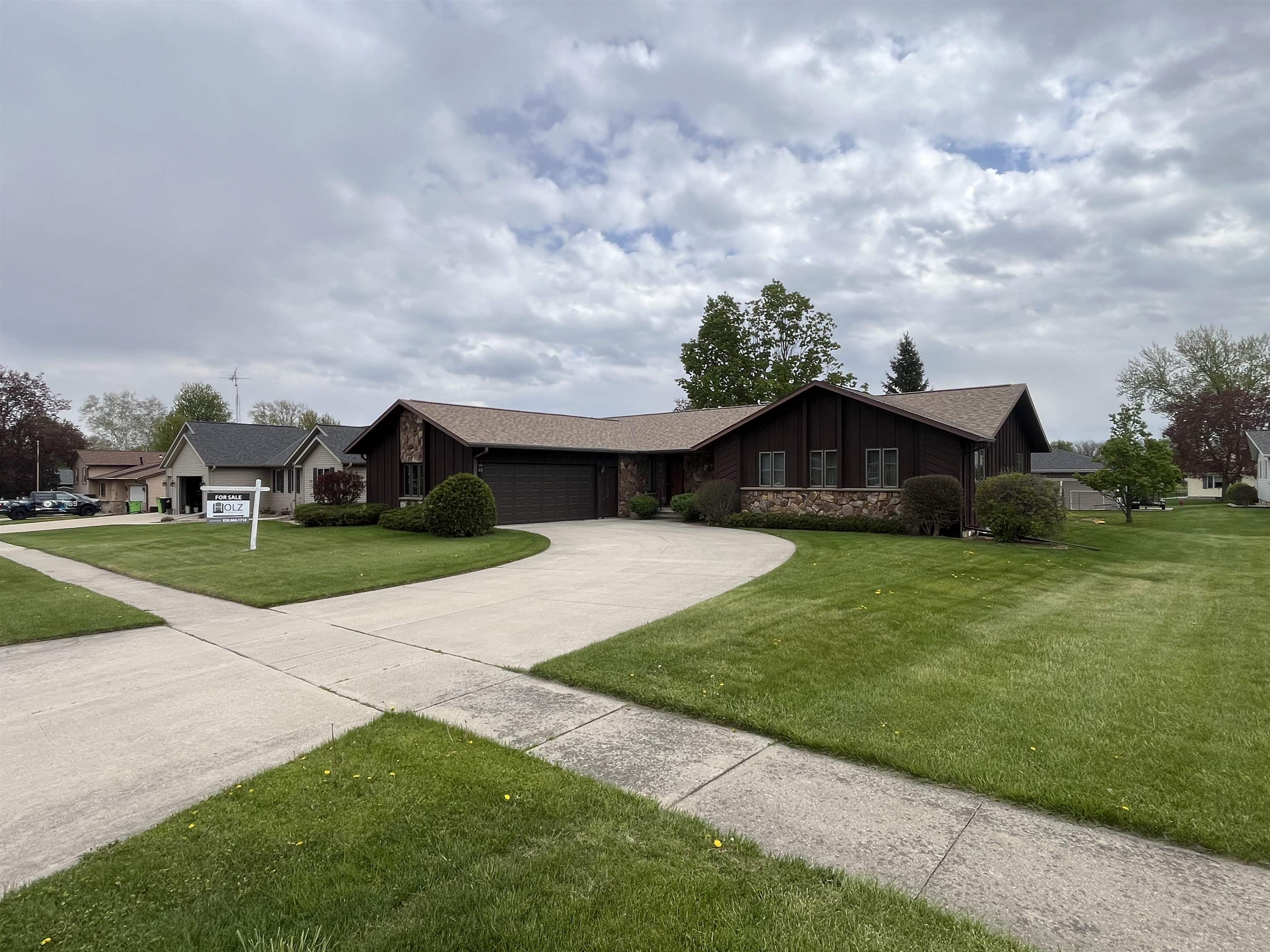 713 West Spring Street Waupun, WI 53963 - Photo 2 of 16