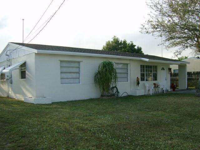 2301 Southwest 50th Terrace Plantation, FL 33317 - Photo 4 of 26 a view of a backyard of the house