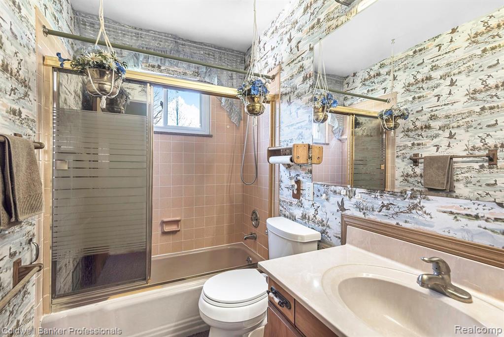 354 East River Road Flushing, MI 48433 - Photo 13 of 25