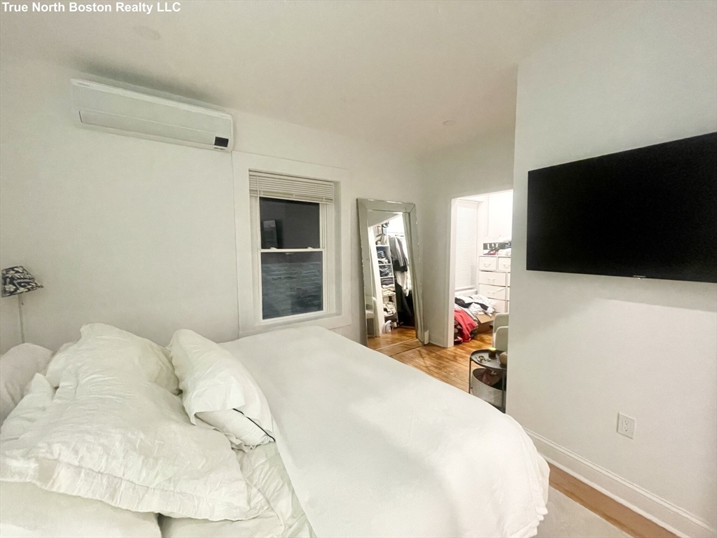 206 Hanover Street, Unit 2 Boston, MA 02113 - Photo 5 of 7
