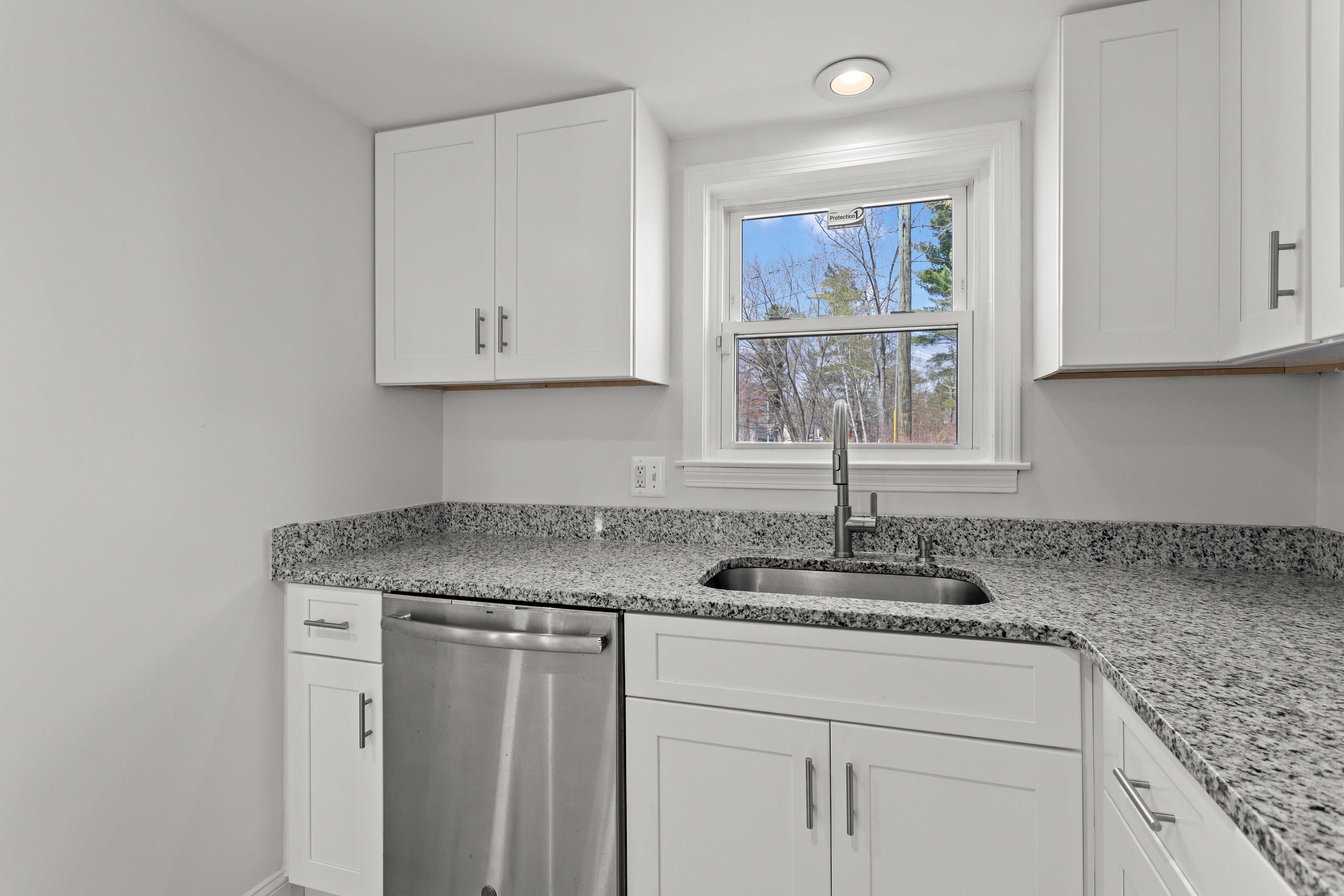 71 Franklin Street Derry, NH 03038 - Photo 12 of 59