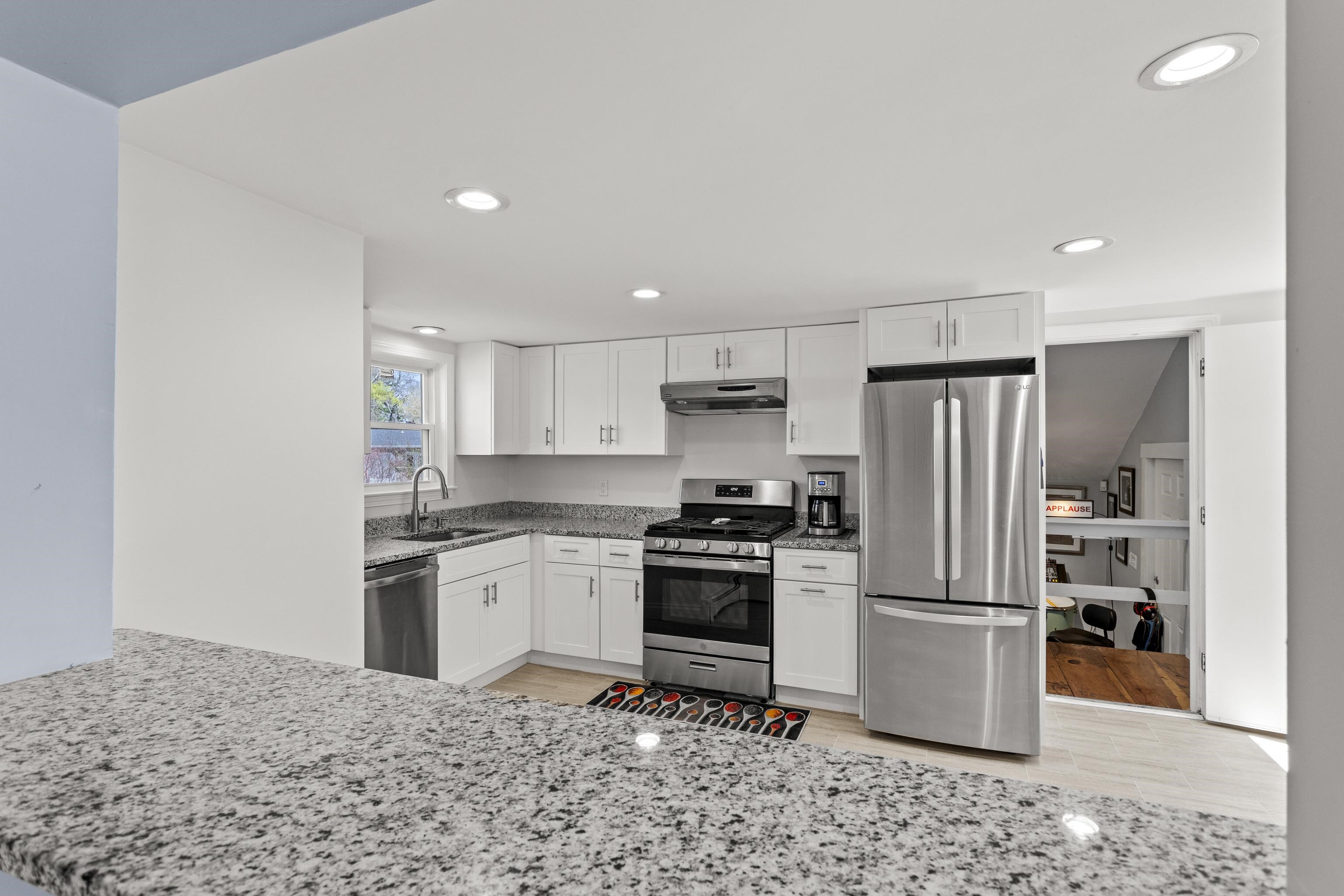 71 Franklin Street Derry, NH 03038 - Photo 5 of 59