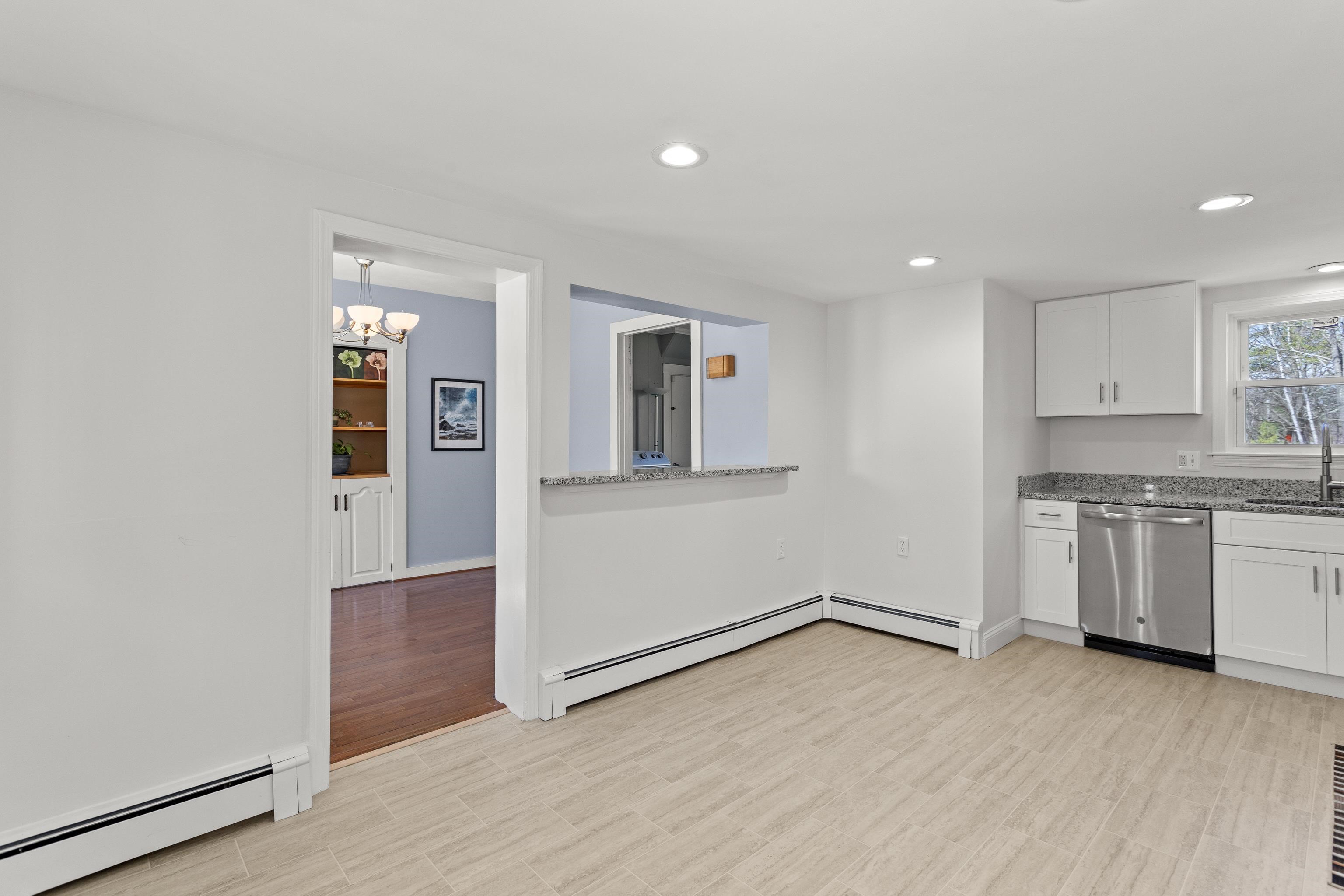 71 Franklin Street Derry, NH 03038 - Photo 7 of 59