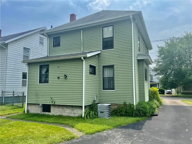 $1,300 | 1035 Beckford Street, New Castle, PA 16101
