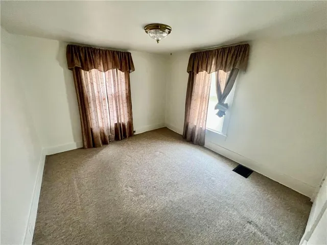 $1,300 | 1035 Beckford Street, New Castle, PA 16101