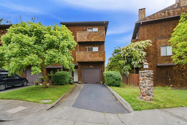 $690,000 | 835 Liberty Street, Petaluma, CA 94952