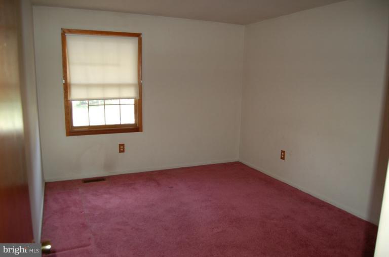 18916 Olney Mill Road Olney, MD 20832 - Photo 19 of 24 an empty room with a window