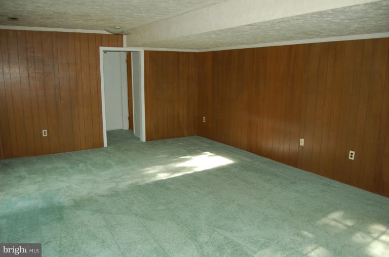 18916 Olney Mill Road Olney, MD 20832 - Photo 8 of 24 an empty room with closet area