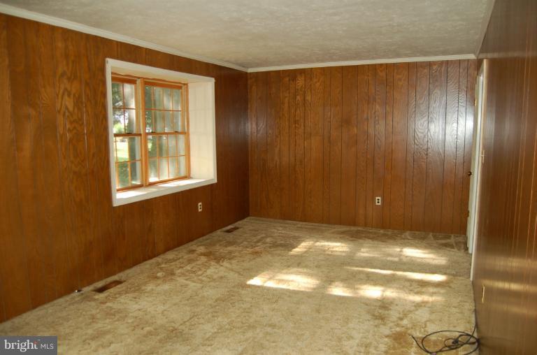18916 Olney Mill Road Olney, MD 20832 - Photo 10 of 24 a view of an empty room with window