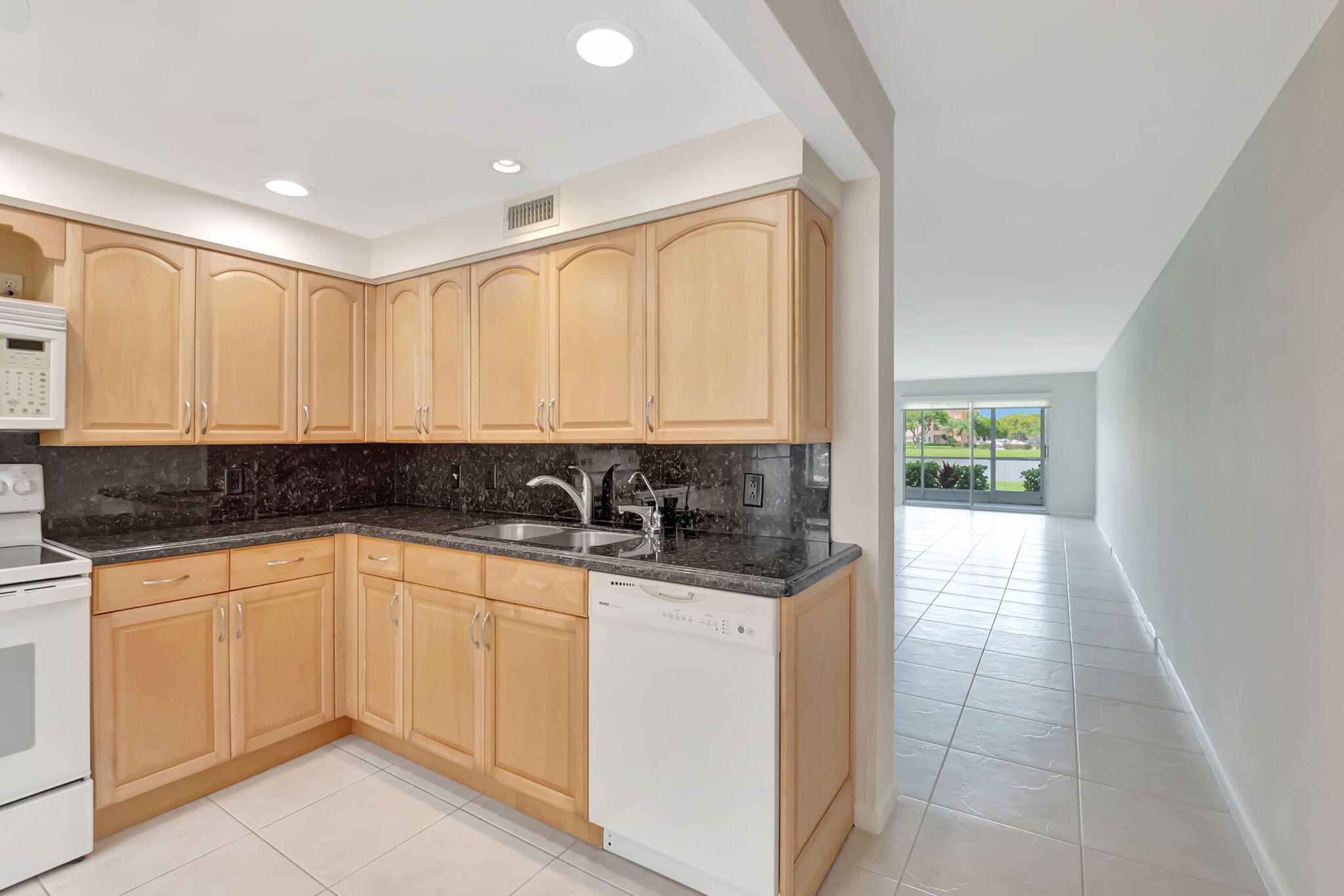 1038 Lincoln B Boca Raton, FL 33434 - Photo 4 of 51 1038 Lincoln B