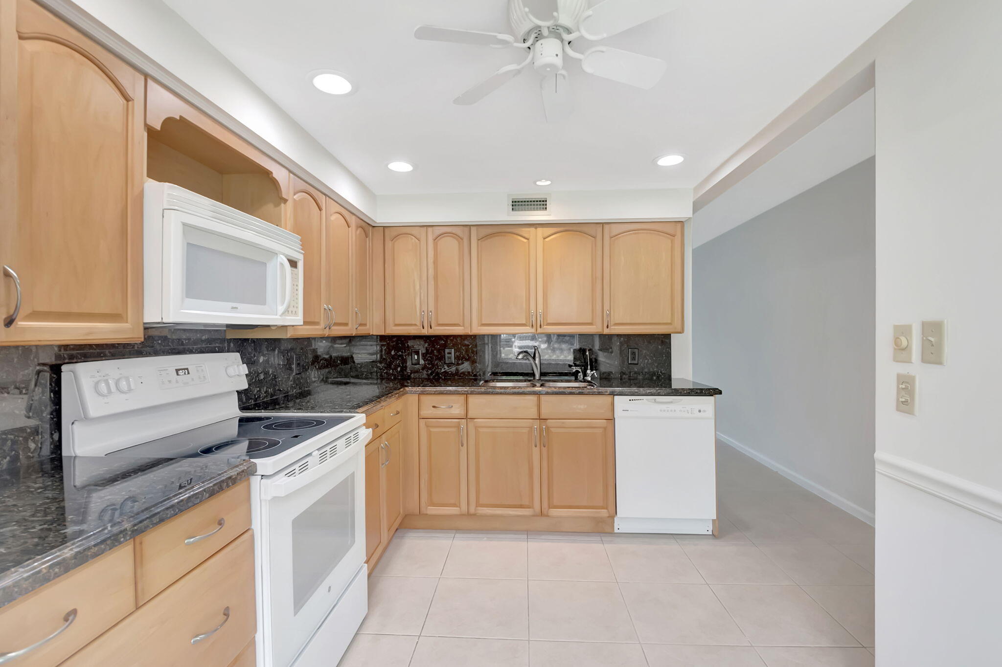 1038 Lincoln B Boca Raton, FL 33434 - Photo 10 of 51 1038 Lincoln B