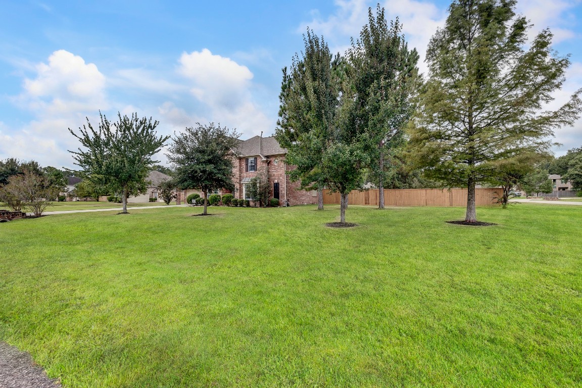 2600 Silverstone Way Conroe, TX 77304 - Photo 3 of 49