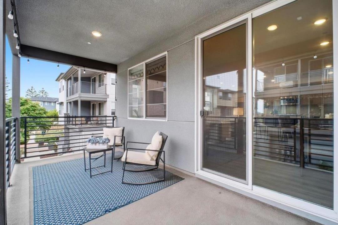 385 Line Street Hayward, CA 94544 - Photo 29 of 38 a balcony view with a seating space
