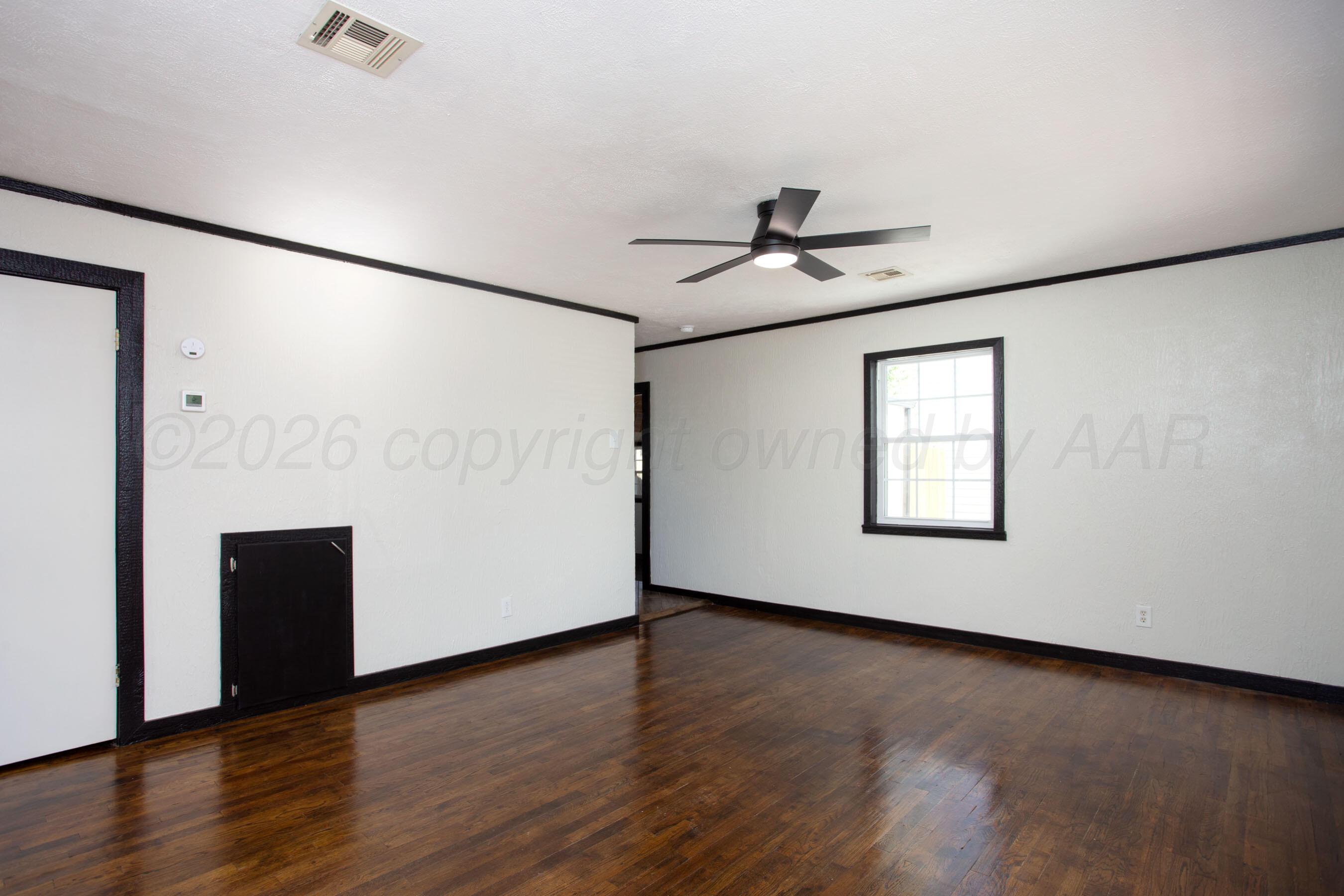 4612 Cline Road Amarillo, TX 79110 - Photo 8 of 40 Livingroom