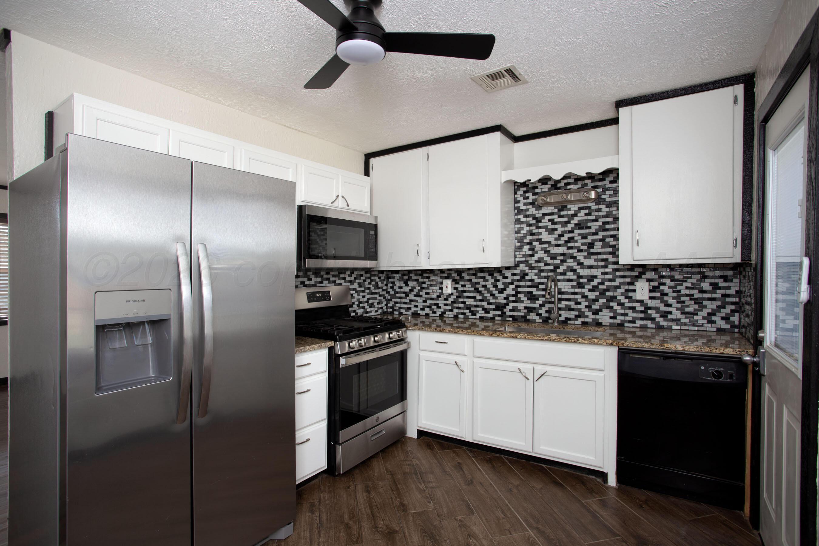 4612 Cline Road Amarillo, TX 79110 - Photo 9 of 40 Kitchen