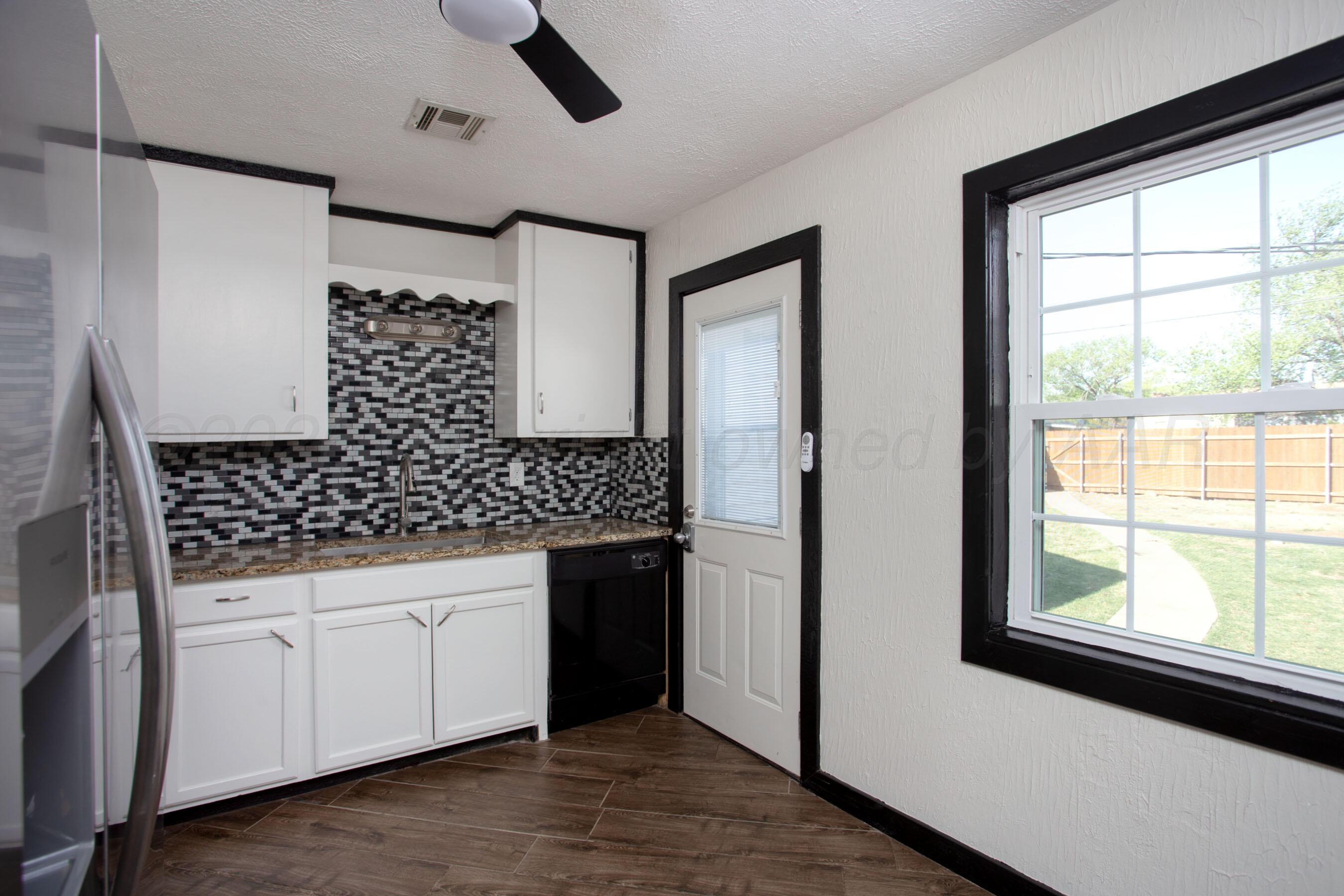 4612 Cline Road Amarillo, TX 79110 - Photo 10 of 40 Kitchen