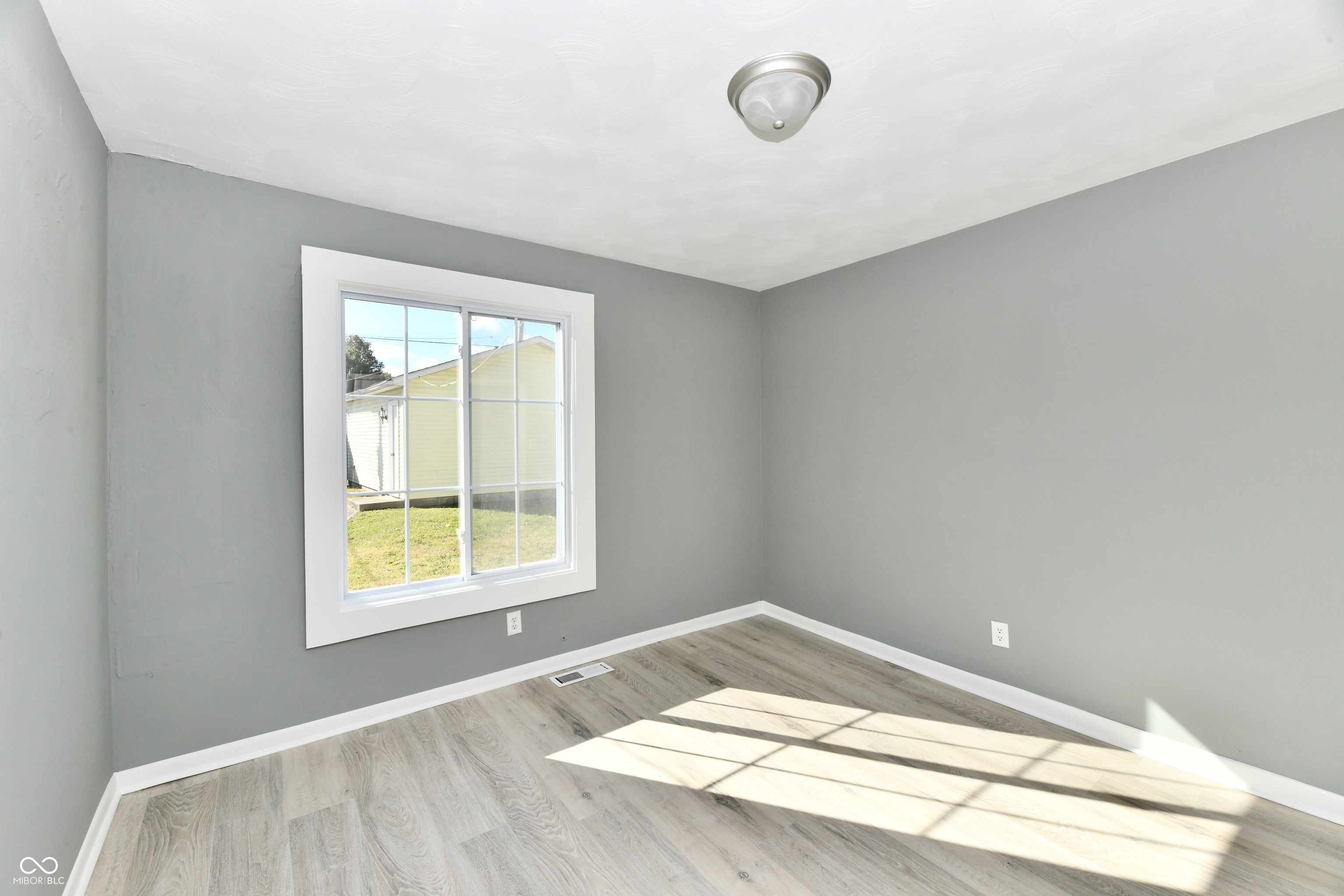 423 East 37th Street Anderson, IN 46013 - Photo 12 of 26