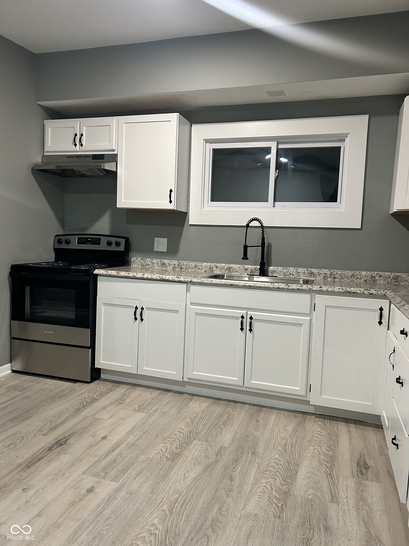 423 East 37th Street Anderson, IN 46013 - Photo 3 of 26