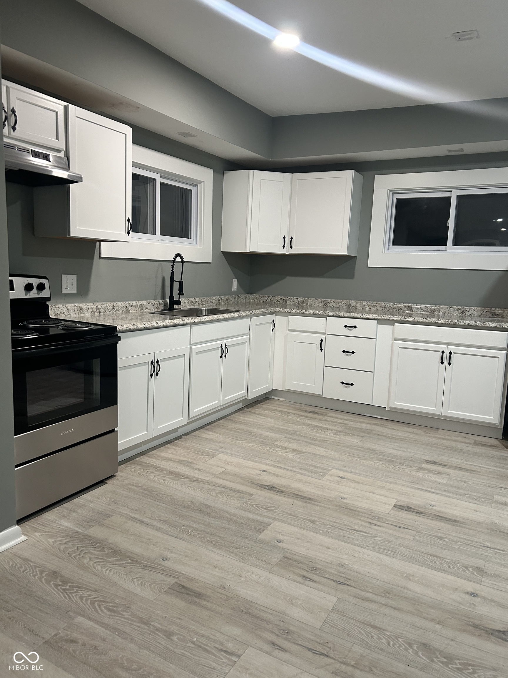 423 East 37th Street Anderson, IN 46013 - Photo 4 of 26