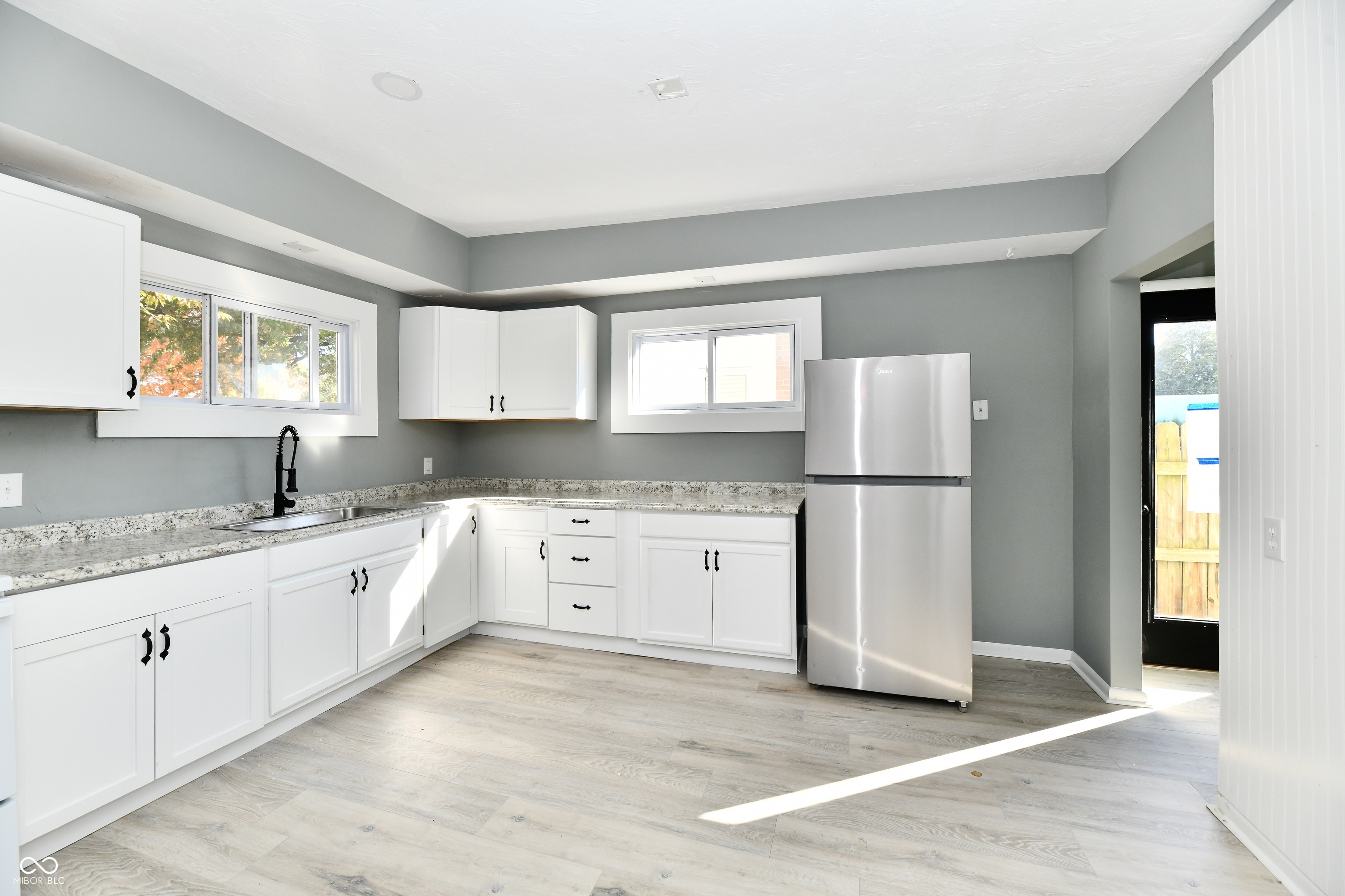 423 East 37th Street Anderson, IN 46013 - Photo 5 of 26