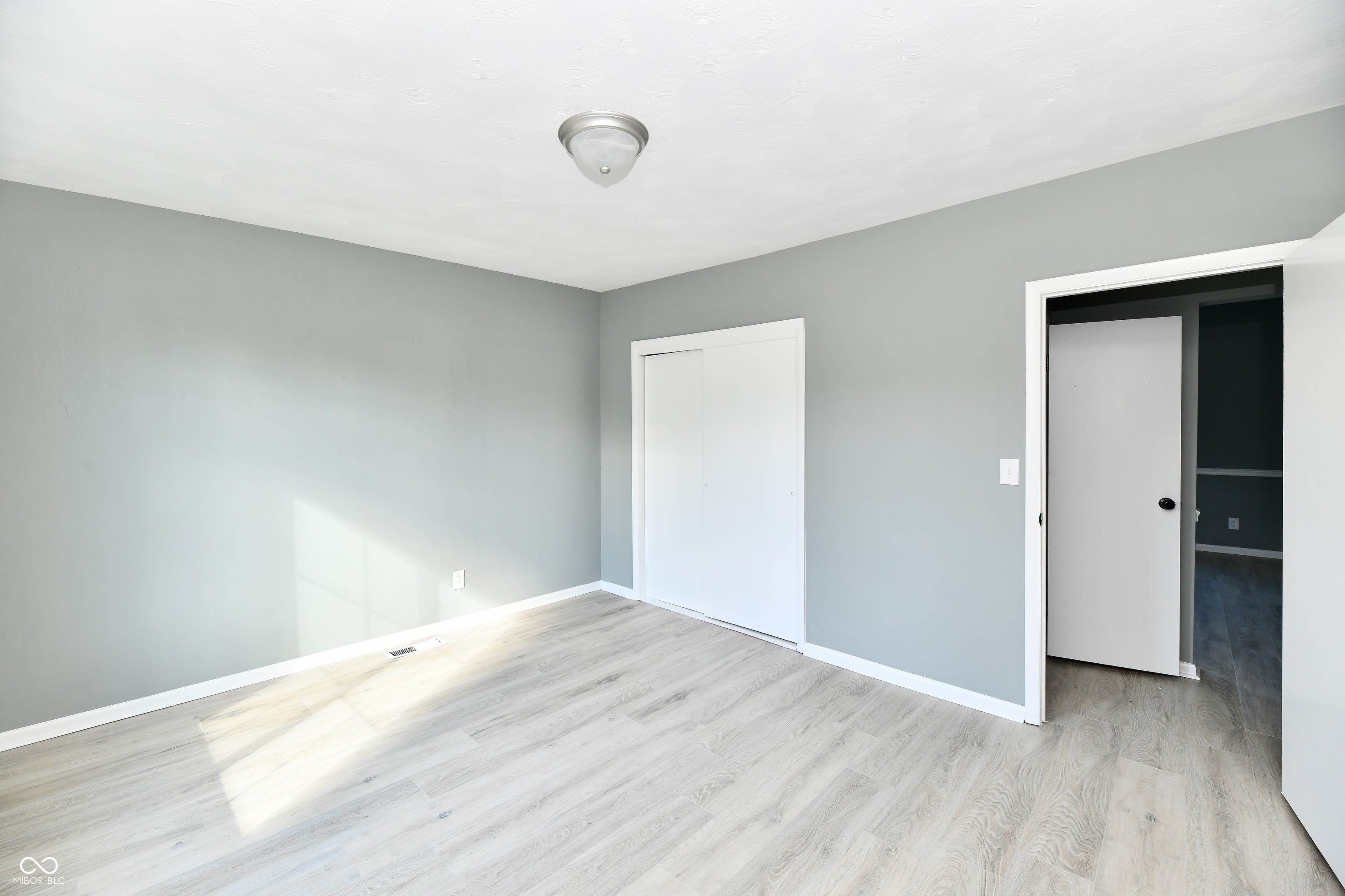 423 East 37th Street Anderson, IN 46013 - Photo 8 of 26