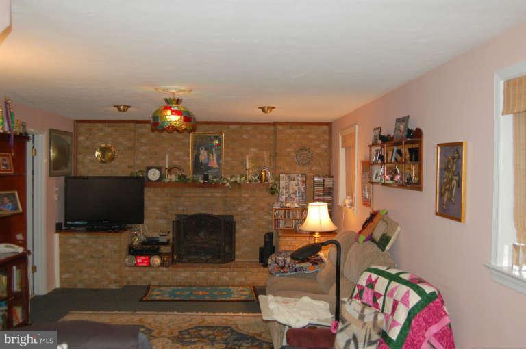 536 Poor House Road Front Royal, VA 22630 - Photo 23 of 30 Family Room