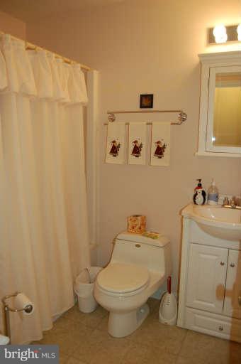 536 Poor House Road Front Royal, VA 22630 - Photo 29 of 30 Bath