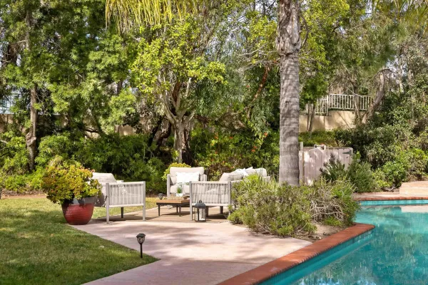 a view of yard with tree in the background