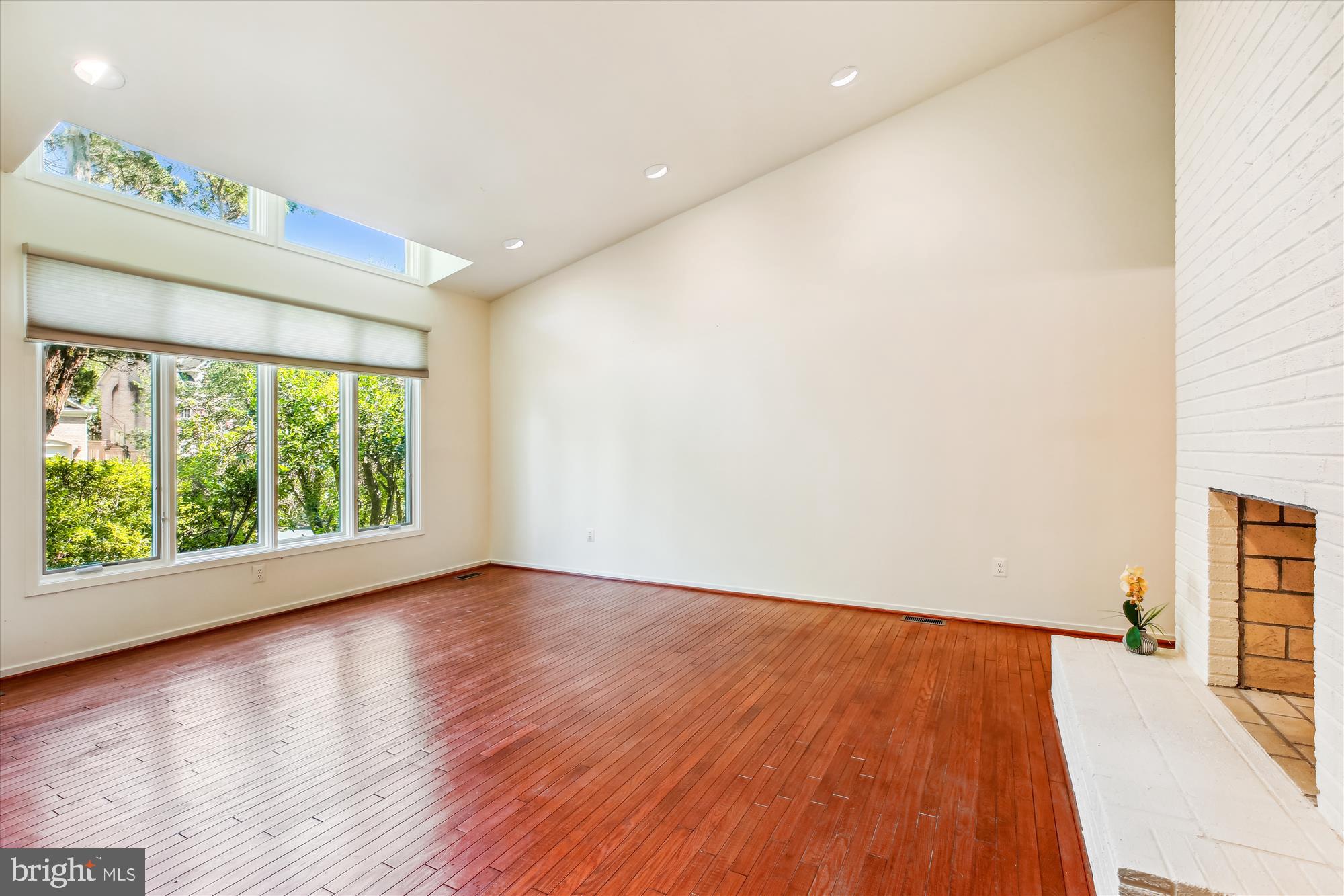 7922 Springer Road Bethesda, MD 20817 - Photo 20 of 58 Living Room with Vaulted Ceilings
