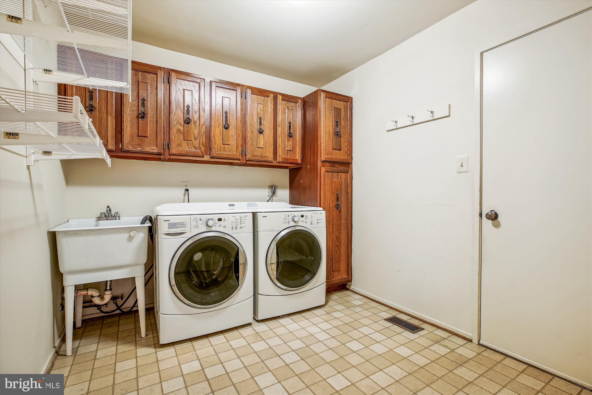 7922 Springer Road Bethesda, MD 20817 - Photo 23 of 58 Main Level Mudroom / Laundry