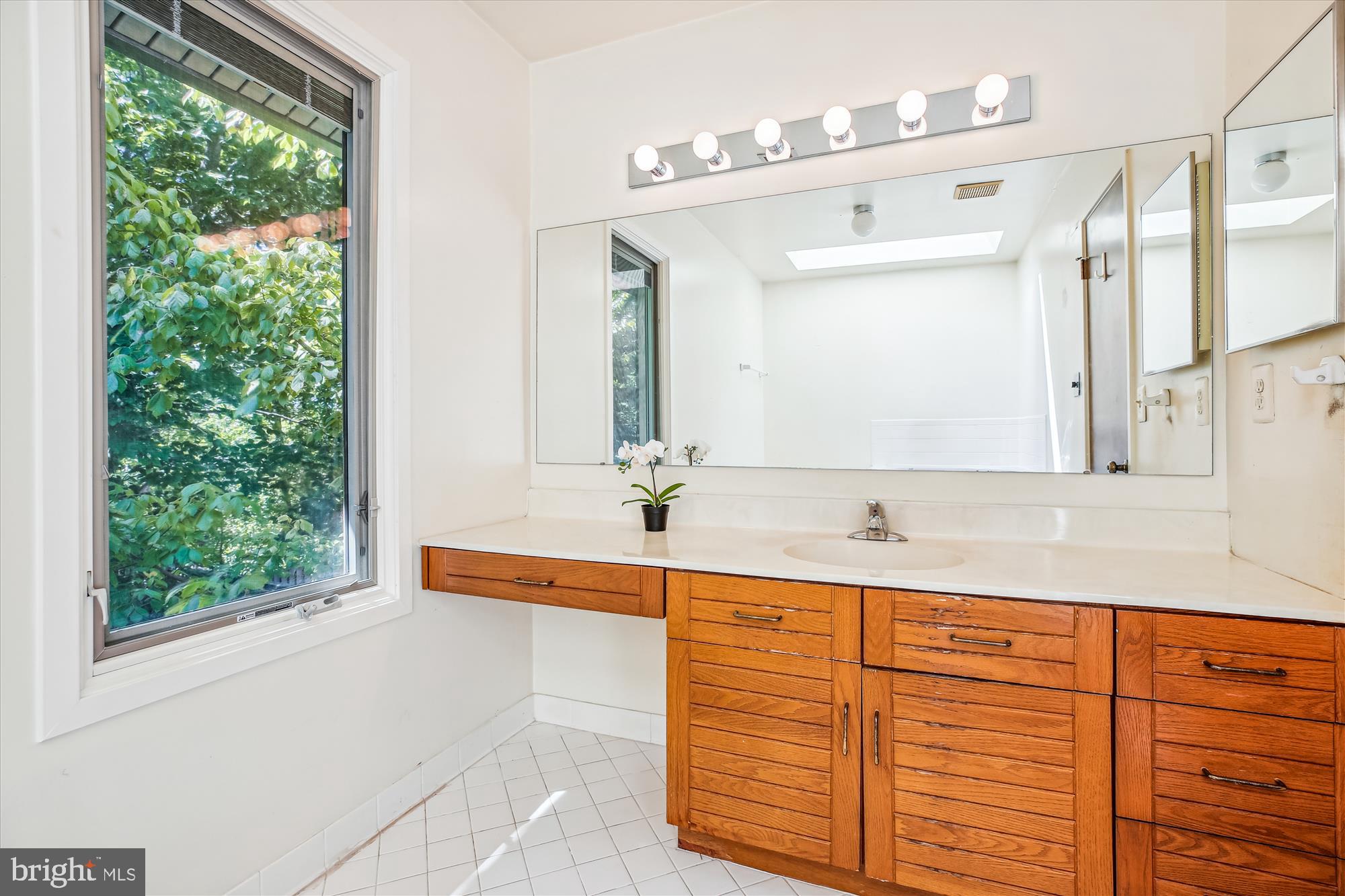 7922 Springer Road Bethesda, MD 20817 - Photo 28 of 58 First Primary Bathroom