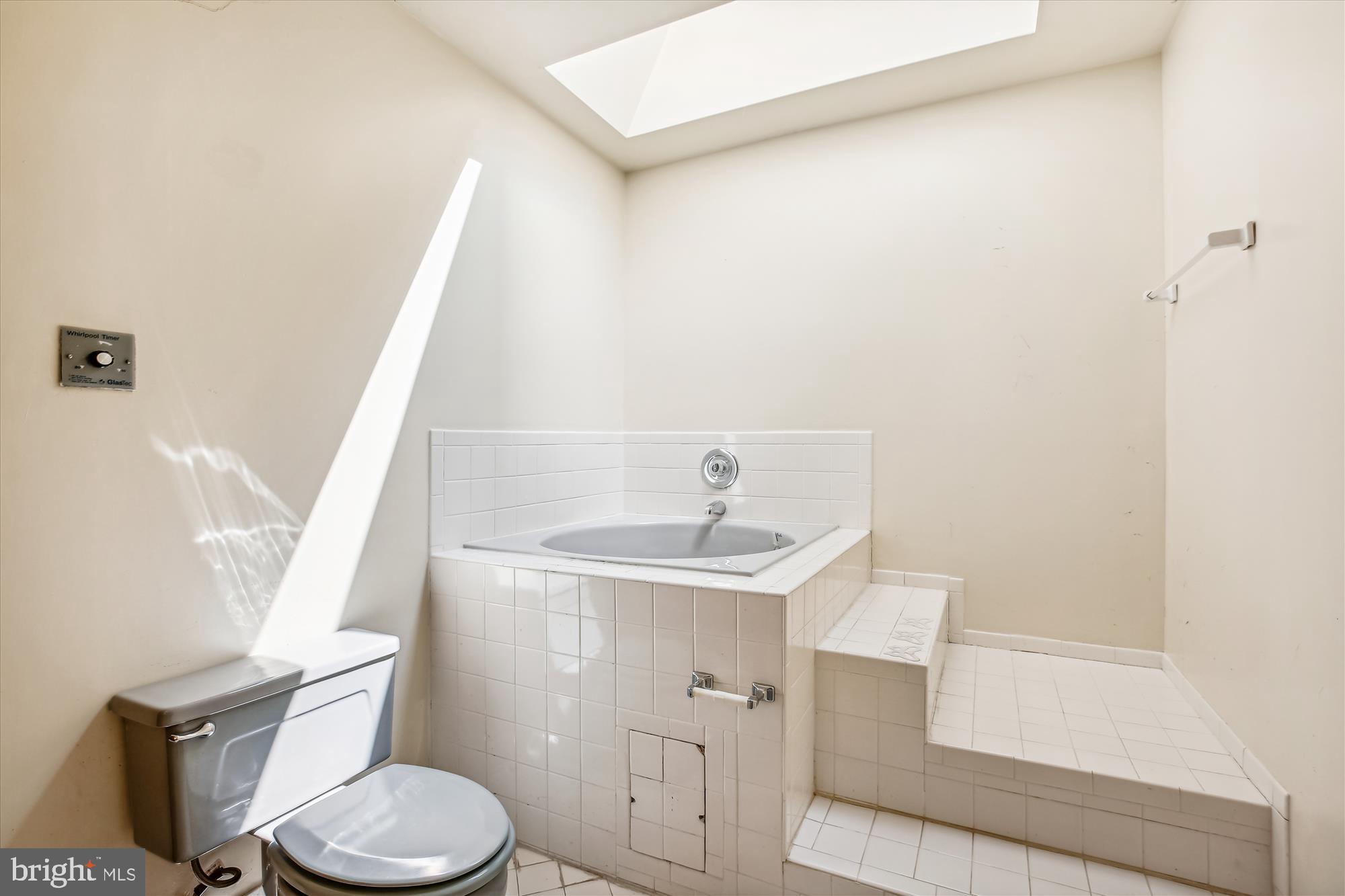 7922 Springer Road Bethesda, MD 20817 - Photo 29 of 58 First Primary Bathroom with a Soaking Tub