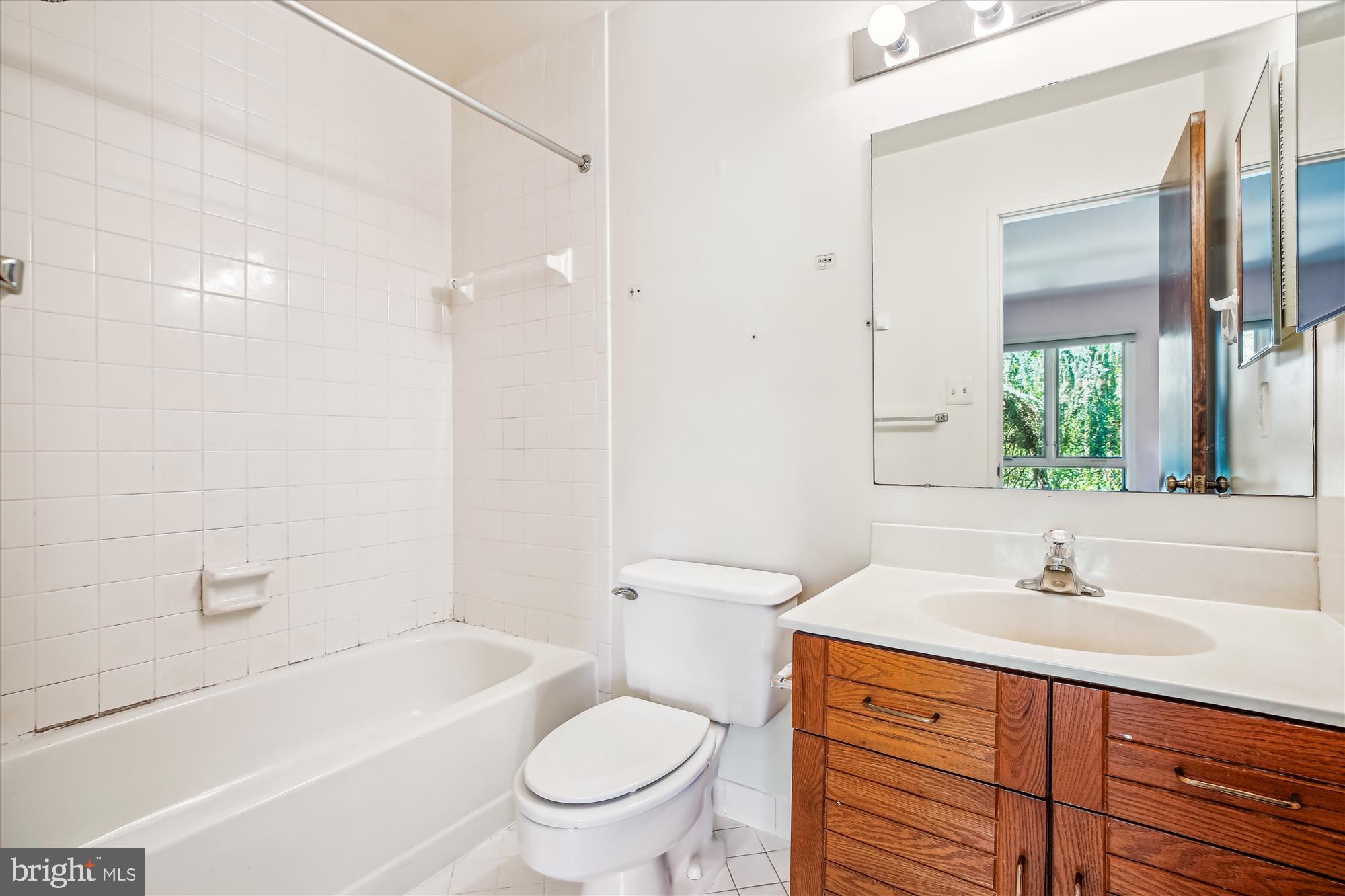 7922 Springer Road Bethesda, MD 20817 - Photo 34 of 58 En-Suite Bathroom