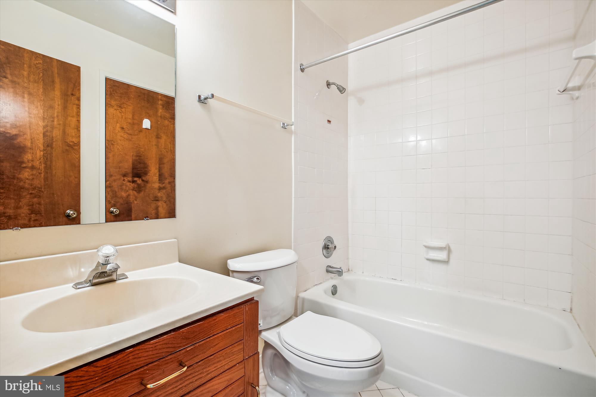7922 Springer Road Bethesda, MD 20817 - Photo 37 of 58 Dual Entry Bathroom