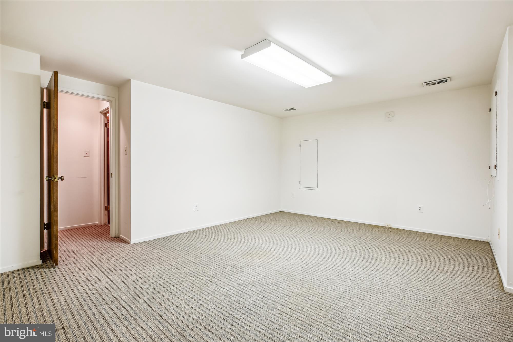 7922 Springer Road Bethesda, MD 20817 - Photo 47 of 58 Versatile Bonus Room