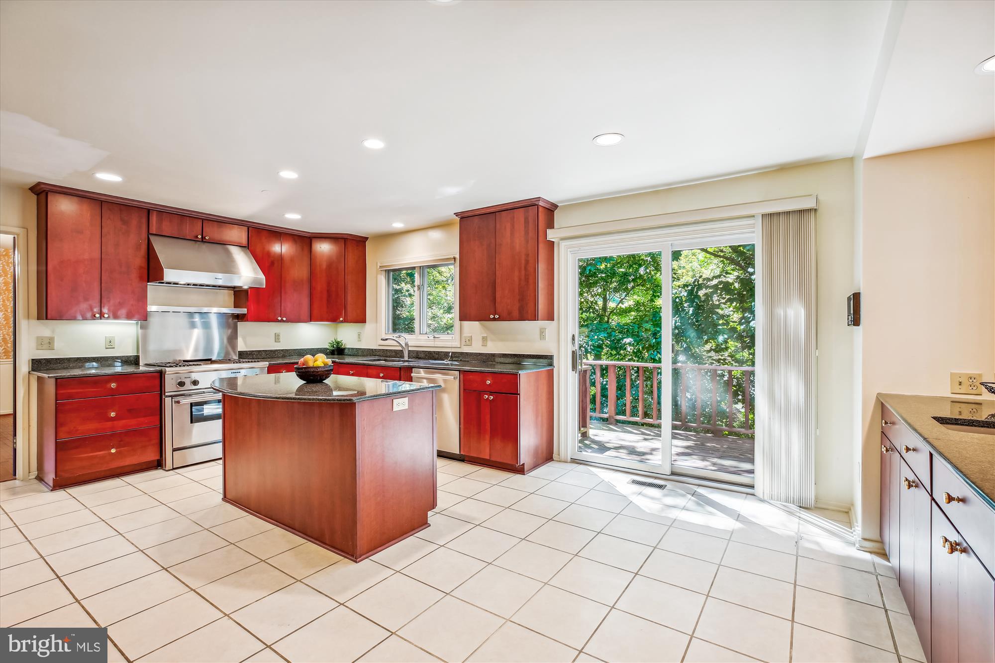 7922 Springer Road Bethesda, MD 20817 - Photo 6 of 58 Expansive Granite Kitchen