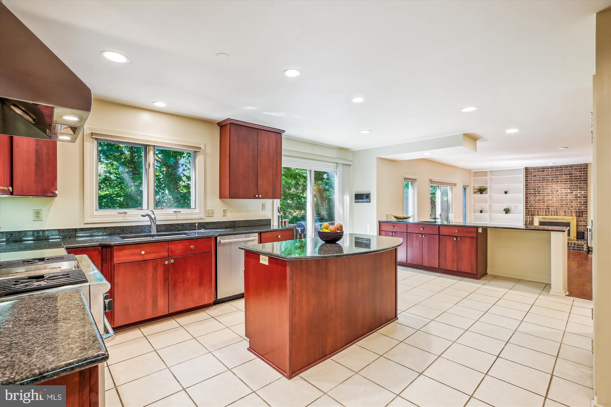 7922 Springer Road Bethesda, MD 20817 - Photo 9 of 58 Gourmet Kitchen
