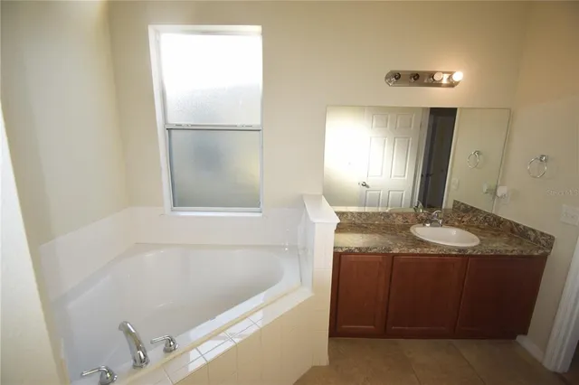 $2,100 | 823 Krenson Woods Lane, Lakeland, FL 33813