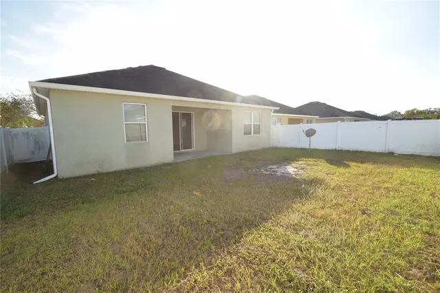 $2,100 | 823 Krenson Woods Lane, Lakeland, FL 33813