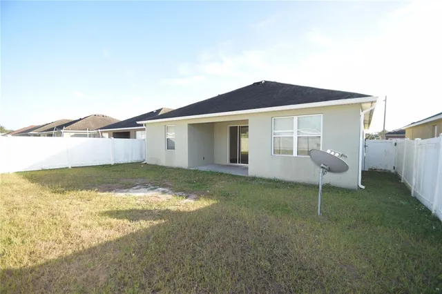 $2,100 | 823 Krenson Woods Lane, Lakeland, FL 33813