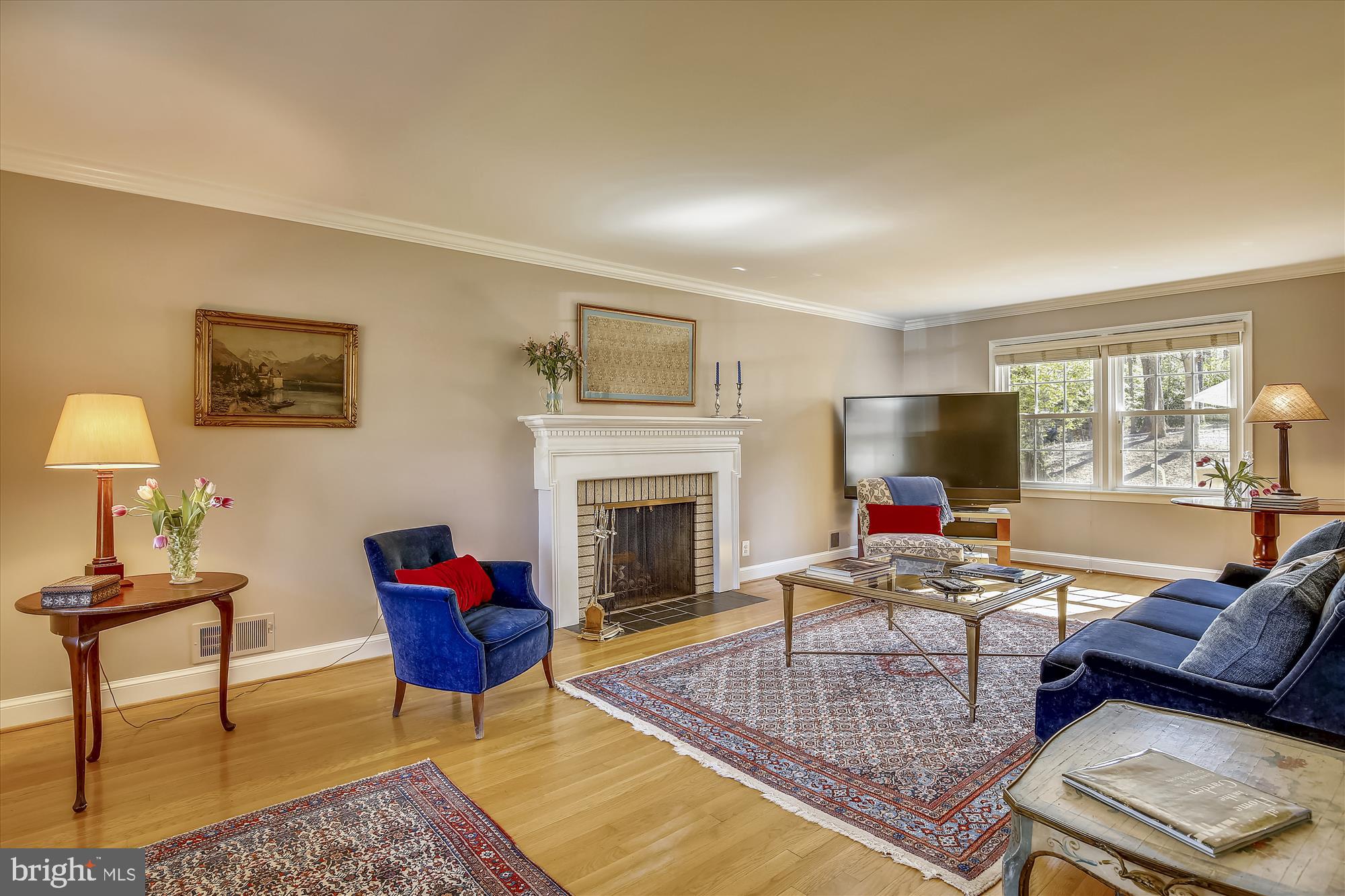 7107 Devonshire Road Alexandria, VA 22307 - Photo 17 of 42 Large family room w/ plenty of light