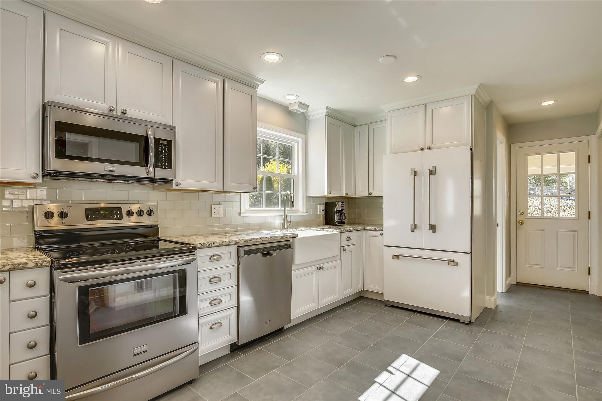 7107 Devonshire Road Alexandria, VA 22307 - Photo 8 of 42 Electric range w/ gas hookup behind