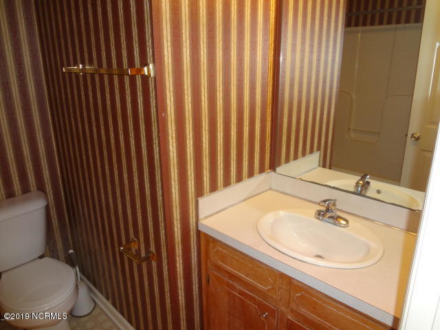 985 Spring Forest Road, Unit C5 Greenville, NC 27834 - Photo 17 of 23 Upstairs Full Bath