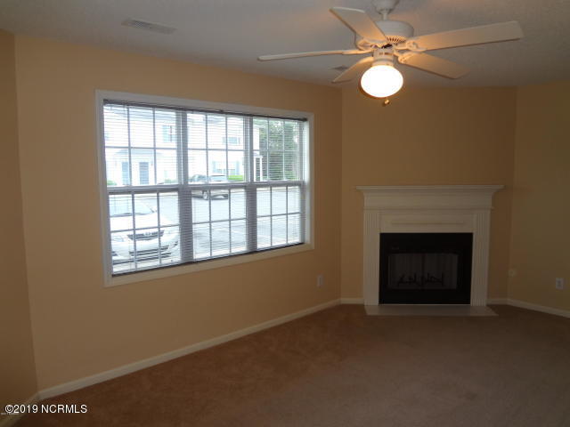 985 Spring Forest Road, Unit C5 Greenville, NC 27834 - Photo 3 of 23 Living Room
